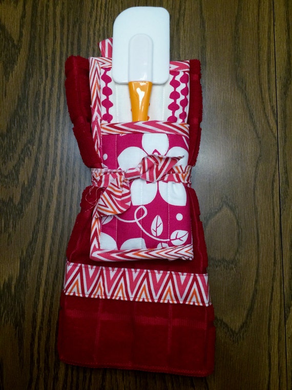 Items similar to Potholder Dishtowel Spatula set, hostess set, Red pink