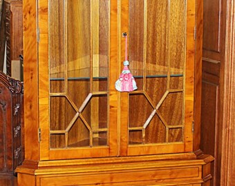 Incredibly Beautiful Yew Wood English Inlaid Georgian Corner Cabinet Cupboard