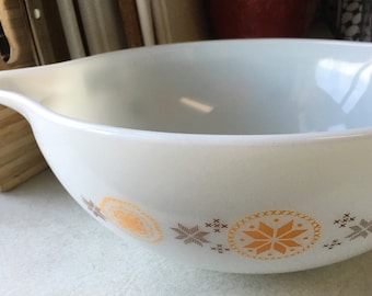Pyrex town and country 444 cinderella bowl