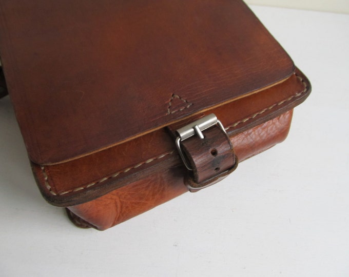 Vintage leather bag, mens messenger, tanned chestnut brown saddle leather crossbody, shoulderbag, mens lunchbag, leather handbag