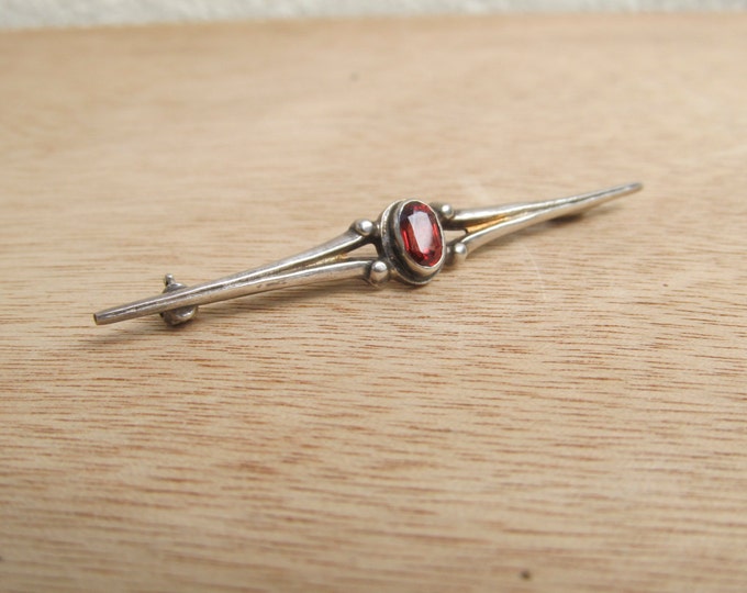 Silverbar brooch, vintage garnet jewelry pin, tie pin, scarf pin, unisex classic jewellery