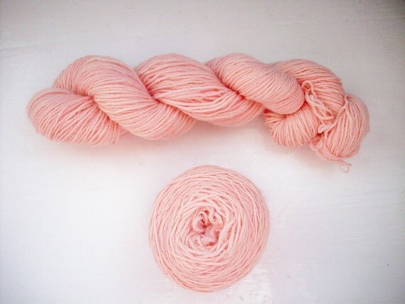 Sock yarn, hand dyed wool, hand painted, variegated mid coral pinks 100g by SpinningStreak