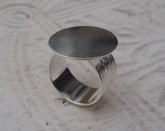 Silver Adjustable Ring with 10mm Brushed Silver Band and 20mm Round Base for a Flat Back Cab or Rhinestone Jewel (1 piece)