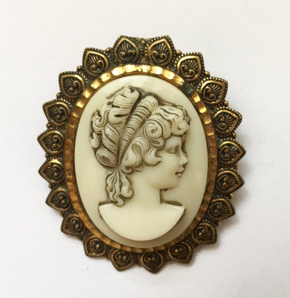 Molded Cameo Brooch Ivory Color Vintage West by PastSplendors
