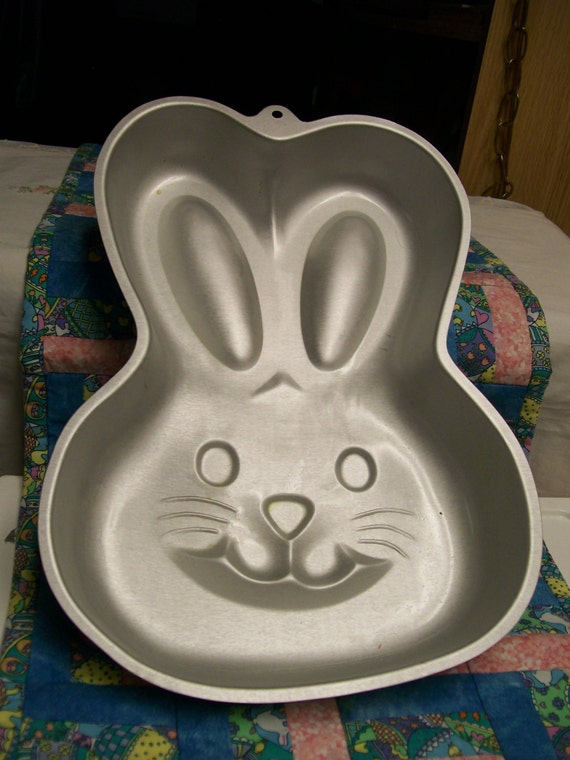Bunny Cake Pan Vintage Easter Bunny Face 13 Aluminum