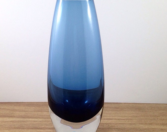 Vintage Vicke Lindstrand Kosta Vase. Sweden Swedish Blue Glass Vase. Scandanavian Sommerso Vase. Smooth Tall Blue Vase. Mid Century Mod.