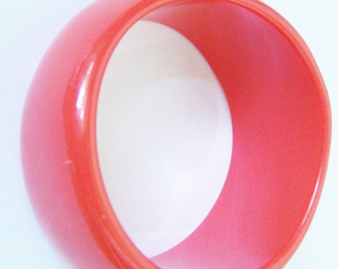 Wide Chunky Bright Red Bangle Bracelet / Assymetrical Wave Design / Seamless / Vintage Jewelry / Jewellery