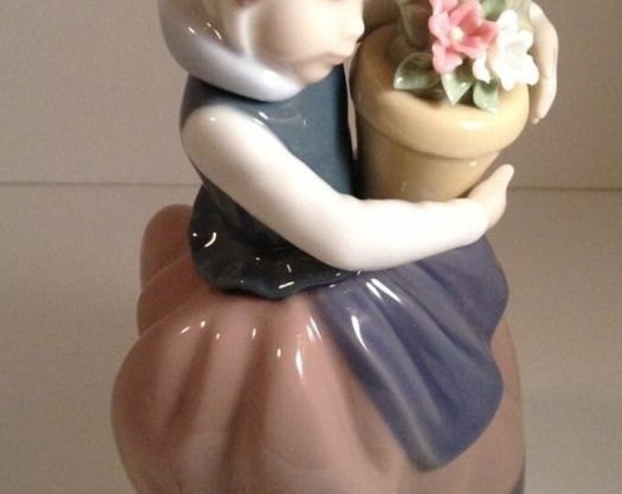 Retired Lladro Porcelain Spring is Here Figurine Jose Puche 6 3/4 Inch
