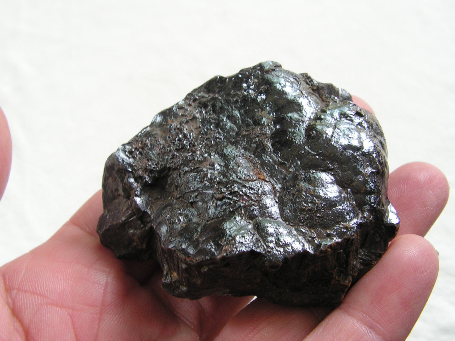 Камень металлического цвета название и фото