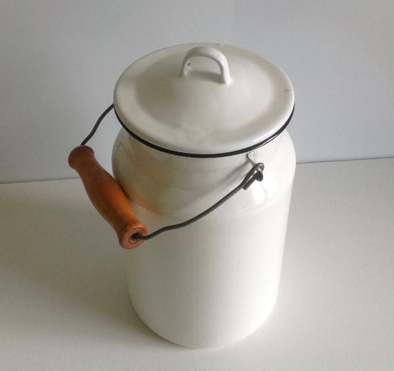 Vintage enamel pail / milk pail / enamel kitchenware