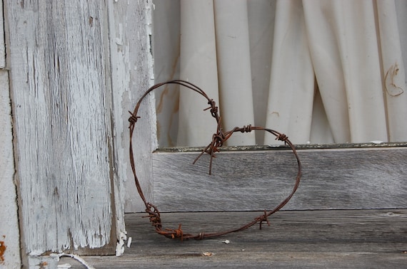 Barbed Wire Home Decor / Barbed Wire Wall Art | Cowgirl Home Decor | Wire wall art ... / 1,558 barbed wire decor products are offered for sale by suppliers on alibaba.com, of which iron wire accounts for 1%, other home decor accounts for 1%.