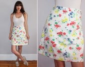 Vintage 70s FLORAL SKORT / High Waisted Skirt / White Tennis Skirt, Preppy, Activewear / Built in Shorts / Spring Summer Shorts / Medium