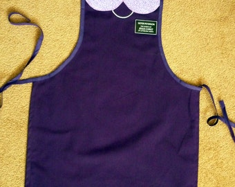 LDS Sister Missionary apron with custom made badge that can be made in many different languages. This is a perfect for your missionary.