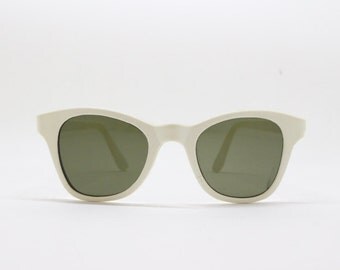 Cat eye sunglasses, vintage 50s white wayfarer style horn rimmed glasses with green lenses. Original eyewear.