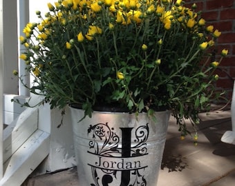 Personalized flower pot, Mother's Day Gift, Galvanized bucket, Personalized planter, Garden decor, Flower pot, Housewarming Gift