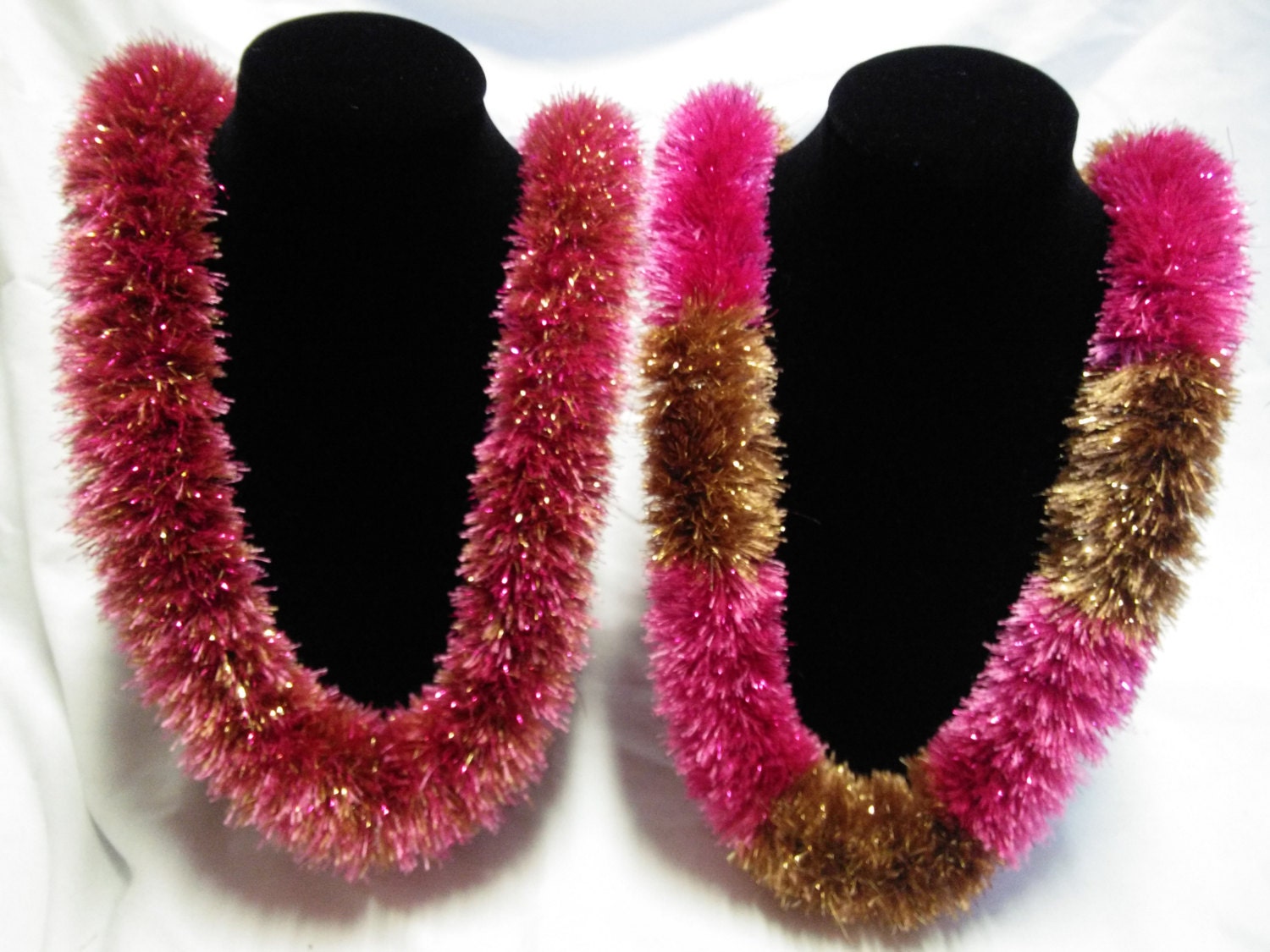 Dazzle Eyelash Yarn Lei Fuchsia & Gold
