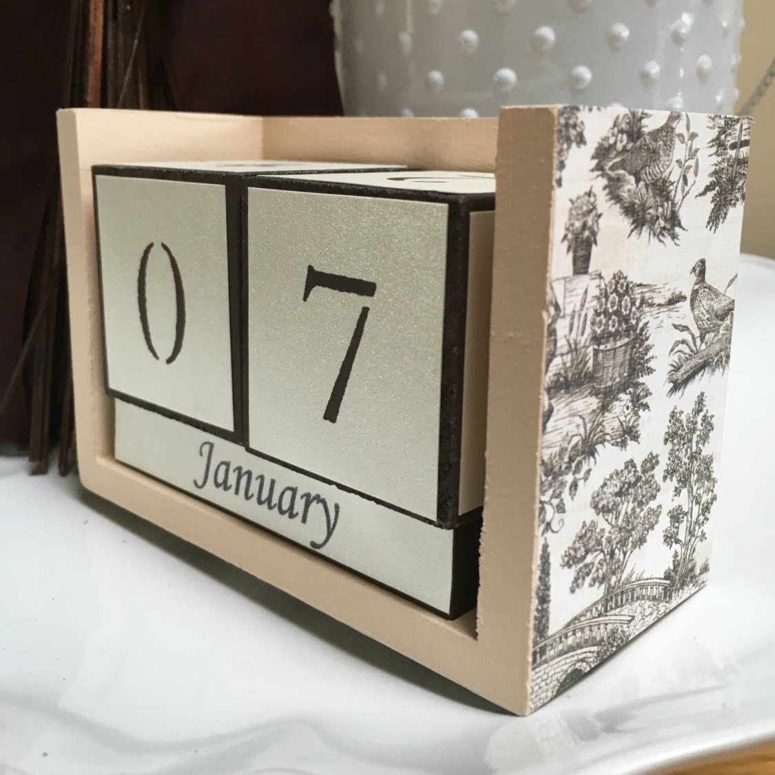 Perpetual desk calendar wooden block calendar brown toile