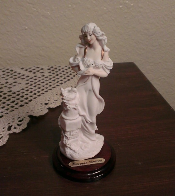 Vintage Giuseppe Armani Figurine Lady With Doves Florence