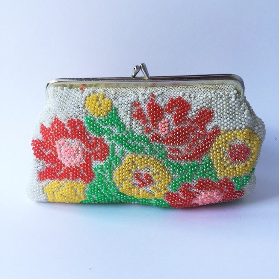 Vintage 1950s Beaded Coin Purse / Gold Claps by spacebetweenshop