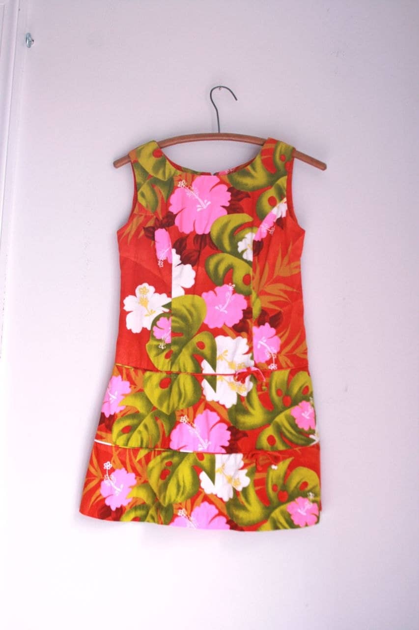Vintage women's tiki dress made in hawaii by reef size