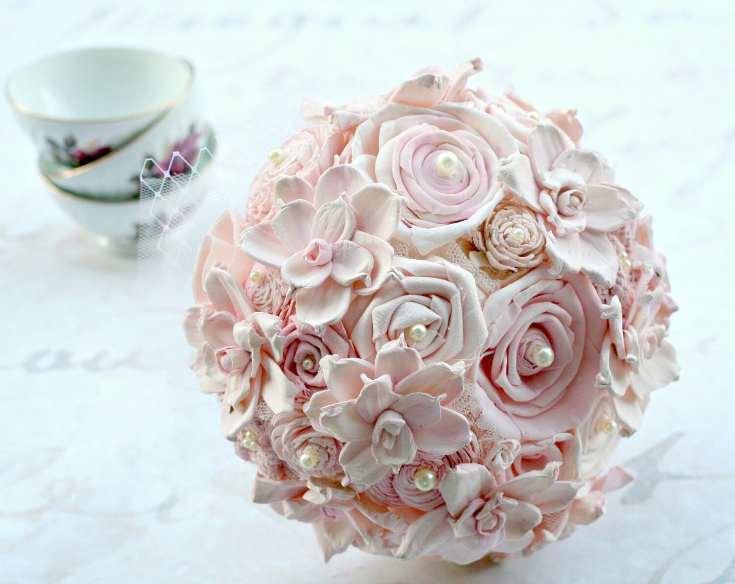 blush coloree wedding bouqueta