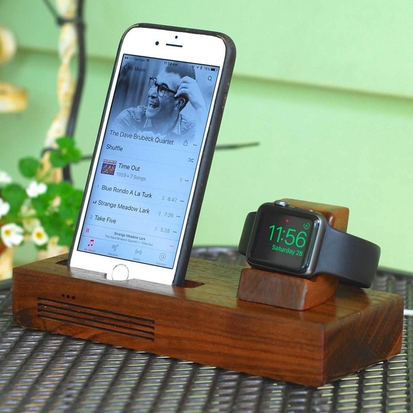 apple watch 5 dock