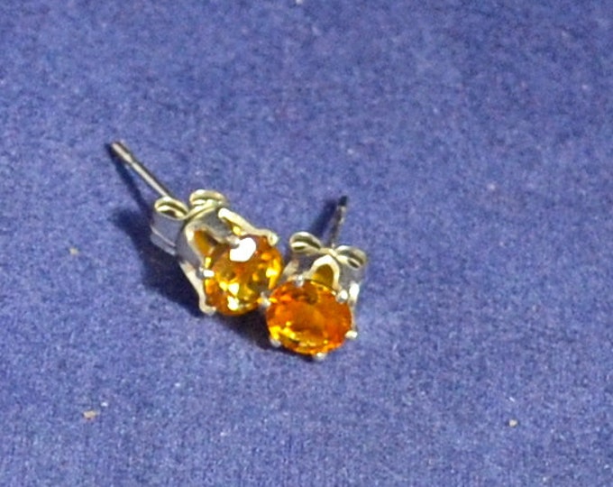 Citrine Studs, 5mm Round, Natural, Set in Sterling Silver E378