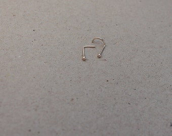 Tiny Nose Stud. Fine Silver Nose Stud. From 24 to 18 Gauge. Minimalist Nose Ring. Dot Nose Stud. L Shaped. Left or Right Screw End. Classic.