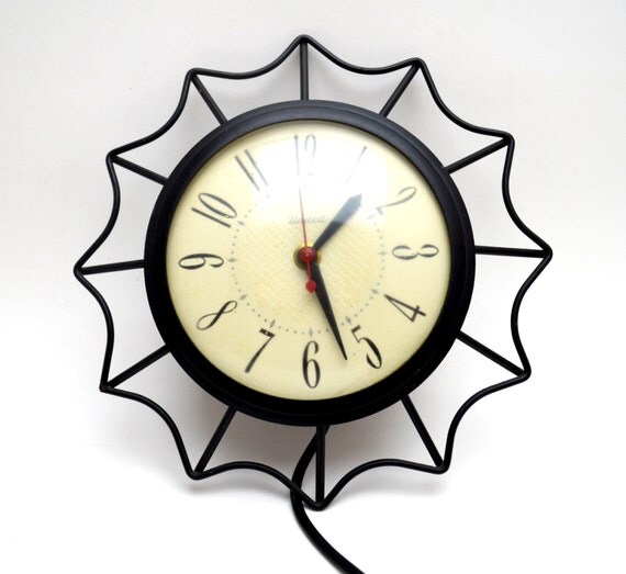 Vintage United Wall Clock Mid Century Black Metal Starburst