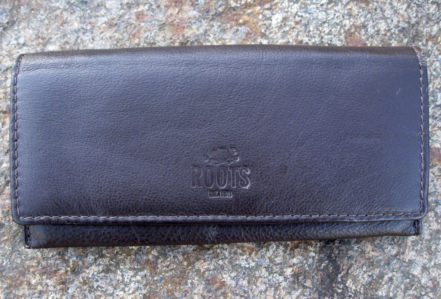 Vintage ROOTS ladies wallet Genuine Brown Leather like new