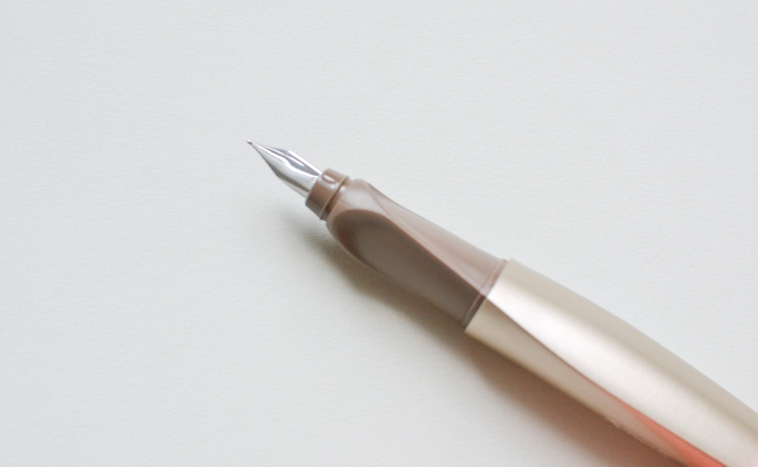 Gold fountain pen Pelikan ink pen left handers right