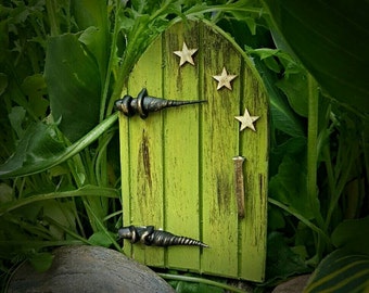 The Goblin fairy door/customizable colour choice.