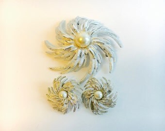 Vintage Sarah Coventry Set of Clip-On Earrings and Brooch