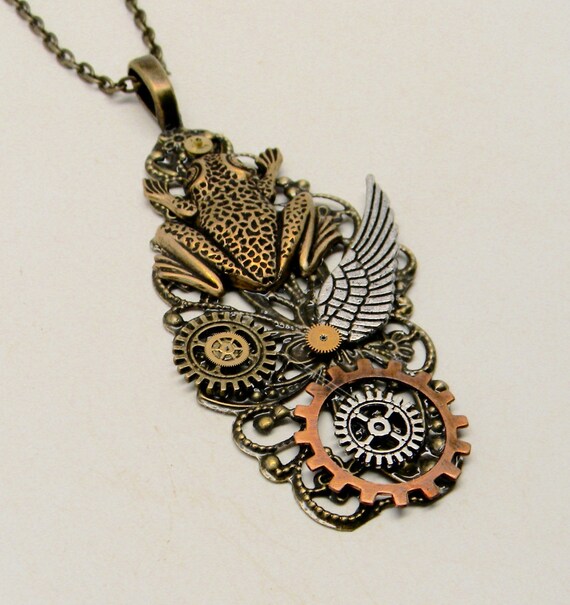 Bijoux steampunk. Pendentif en argent Collier grenouille steampunk.
