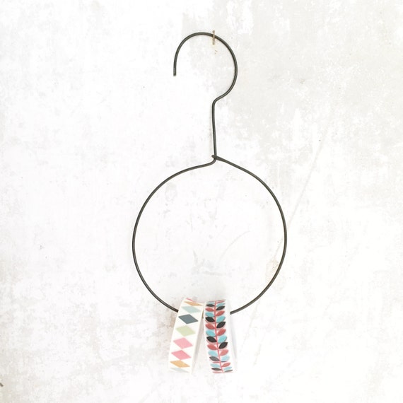 wire circle hanger