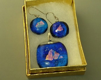 Amazing Glass Sailboats Blue Background with Dicroic Triangle Shapes Pendant and Earrings Set