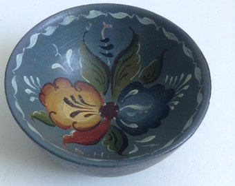 TINY Vintage Rosemaling Painted Wood Bowl. Mid Century, Danish Modern. Eames ERA. Vintage 1960s. Scandinavian.