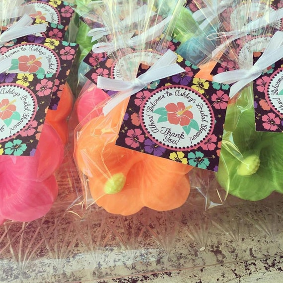 25 HIBISCUS SOAPS {Favors} - Spring Soap Favor, Birthday Party Favor, Wedding Favor, Luau Favor, Beach Party, Spring Shower, Handmade Soap Il_570xn