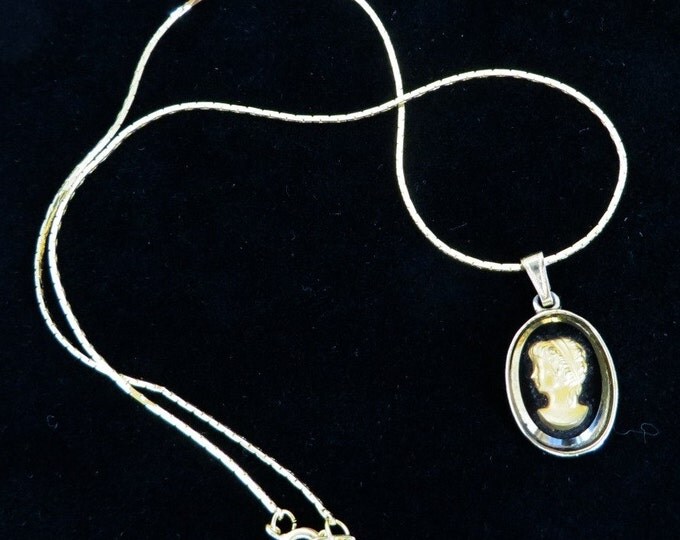 Vintage Cameo Pendant Necklace, Black and Gold Cameo. 16 inch Cobra Chain Necklace