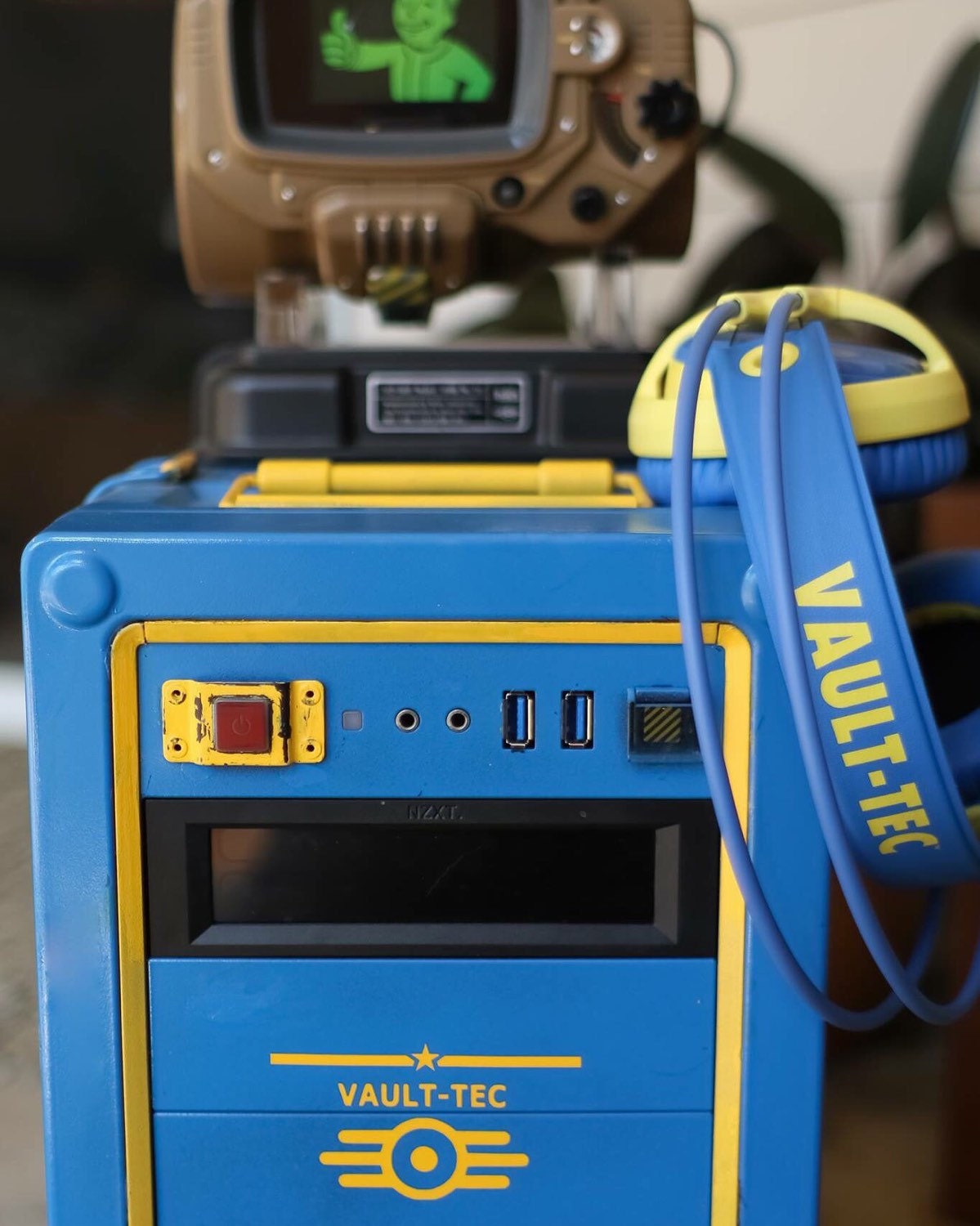 Vault Tec Fallout 3 Custom designed PC Corsair C70 Vengeance