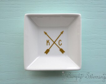 Personalized initials Ring Dish, wedding gift, engagement gift, Jewelry dish, bride to be.