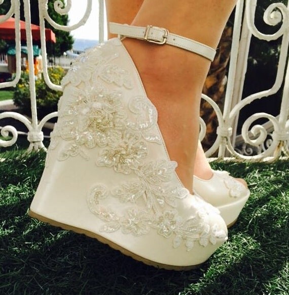 Wedding Wedding Shoes Bridal Shoes Ivory Wedding Shoes ******* BEFORE AN ORDER PLEASE ASK FOR YOUR SIZE !!! ******* Welcome to Kilig Design ! Thank you for visiting my store. These shoes are from a new series tha
