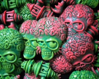 Mars Attacks inspired brooch and sweater clips, Hand-made alien head and ray-gun brooches. Pinup, retro, vintage, rockabilly, horror, sci-fi