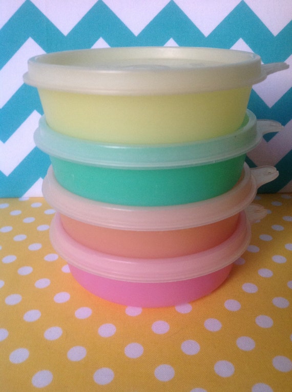 Four Little Wonder snack containers small Tupperware