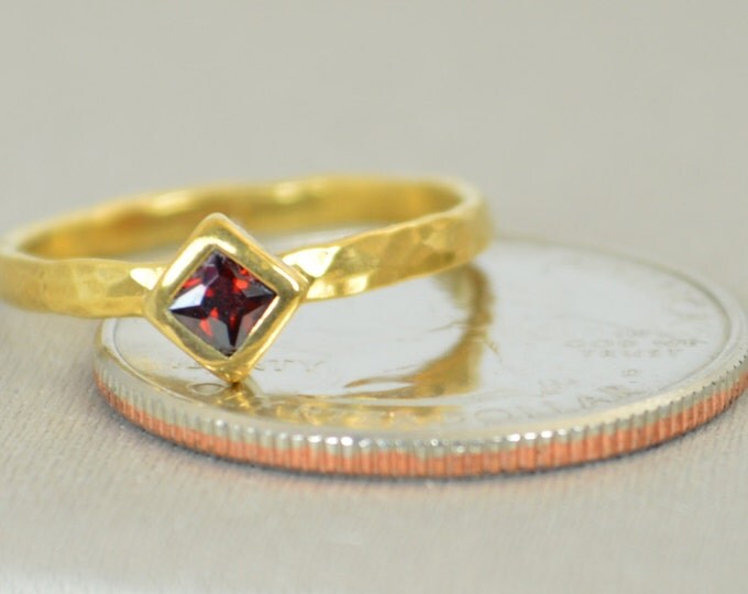 Square Garnet Ring, Garnet Solitaire, Garnet Solid 14k Gold Ring, January Birthstone Ring, Square Stone Mothers Ring, Square Stone Ring