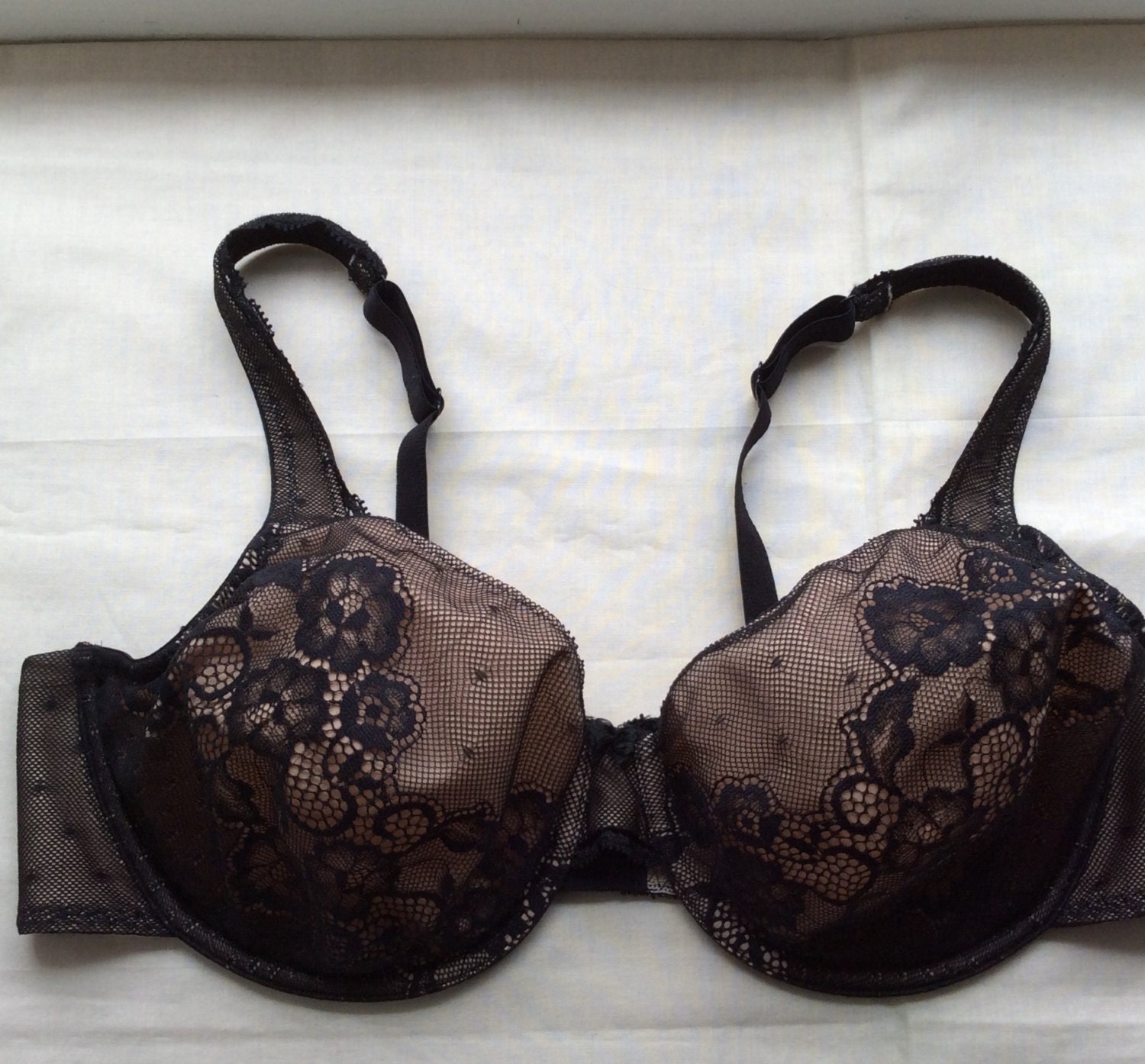 Vintage 38DD underwired bra lace trimmed black lace on skin