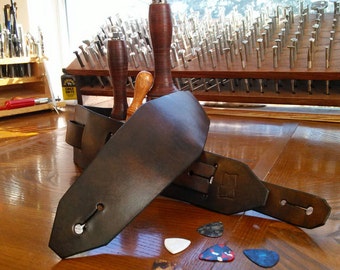 Aergo- Leather Guitar Strap With Two Curves For Ergonomics And Comfort