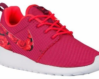 red white and blue nike roshe run