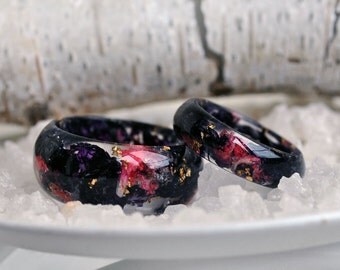 Dark Flower Resin Ring, Alternative Engagement Ring, Terrarium Ring, Naturalist Gift, Black Dried Flower Ring, Gothic Ring, Promise ring