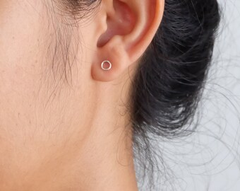 Ring Circle Silver Stud Earrings, minimalist stud earrings, everyday earrings, tiny circle earrings, open circle, ring circle, minimal